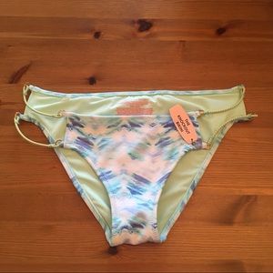 Victoria’s Secret Bikini Bottoms (small)